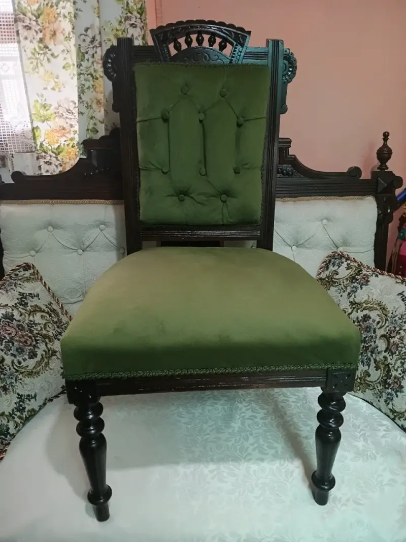 Silla de madera con tapiz verde estilo clásico - 4