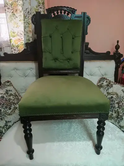 Silla de madera con tapiz verde estilo clásico - miniatura 4