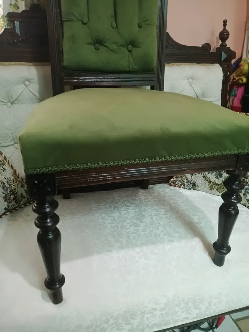 Silla de madera con tapiz verde estilo clásico - 5