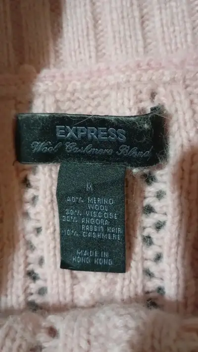Suéter de lana rosa Express con cuello caído - miniatura 2