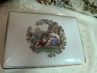 Caja de porcelana decorativa con diseño clásico - miniatura 3