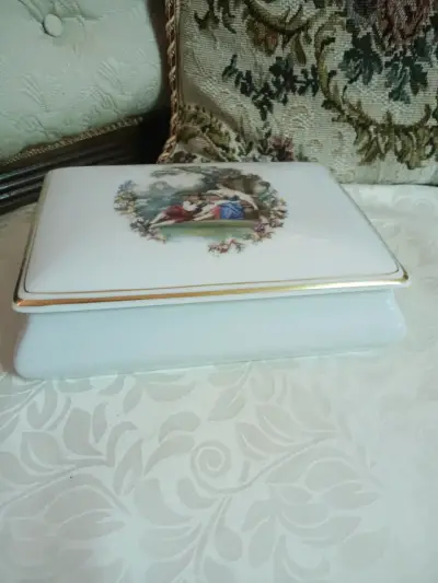 Caja de porcelana decorativa con diseño clásico - miniatura 4