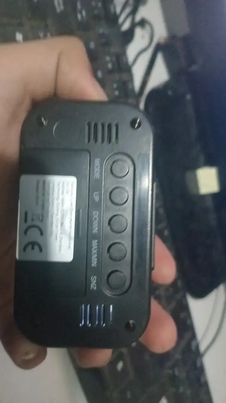 Reloj despertador digital con pantalla LED - 2
