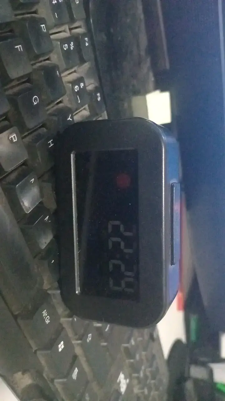 Reloj despertador digital con pantalla LED - 3