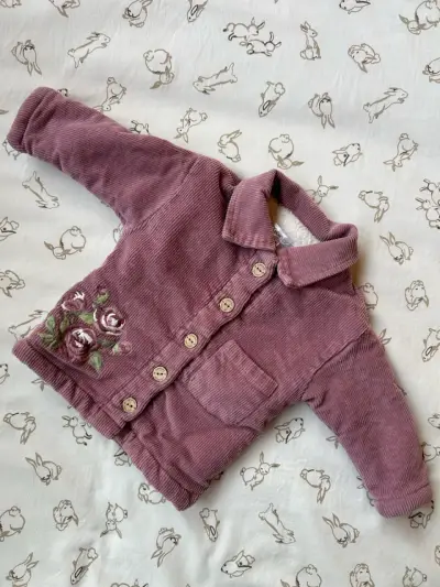 Chaqueta de bebé con bordado - miniatura 1