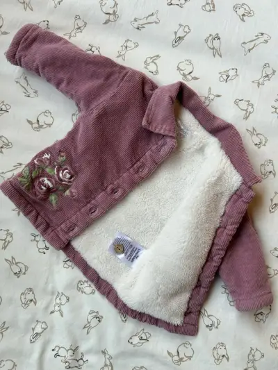Chaqueta de bebé con bordado - miniatura 2