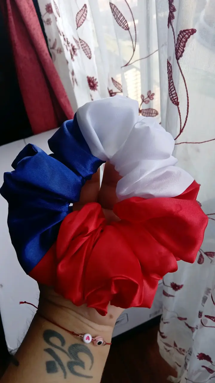 Colección de scrunchies tricolor de satén - 1