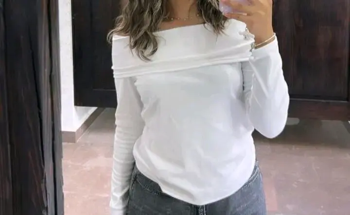 Polera blanca hombros descubiertos Dazy