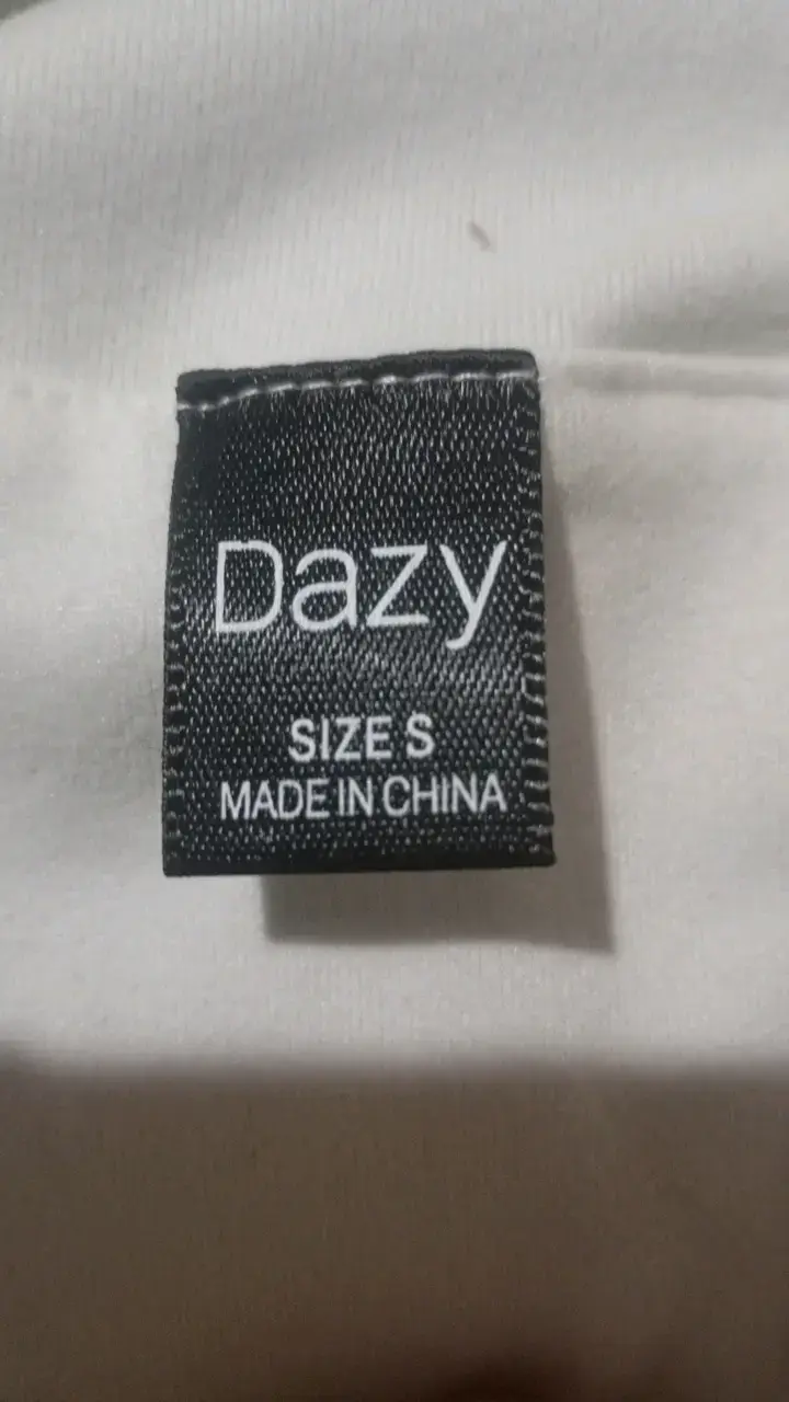 Polera blanca hombros descubiertos Dazy - 3