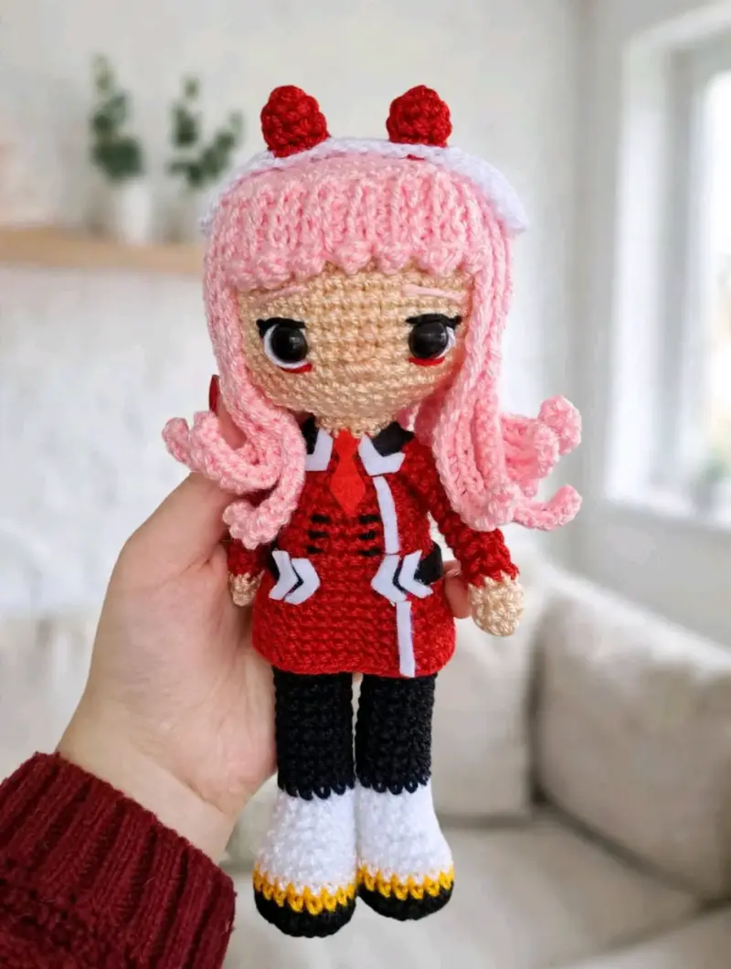 Muñeca amigurumi Zero Two 20cm hecha a mano