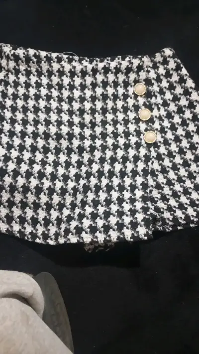 Falda corta Shein pata de gallo con botones - miniatura 1