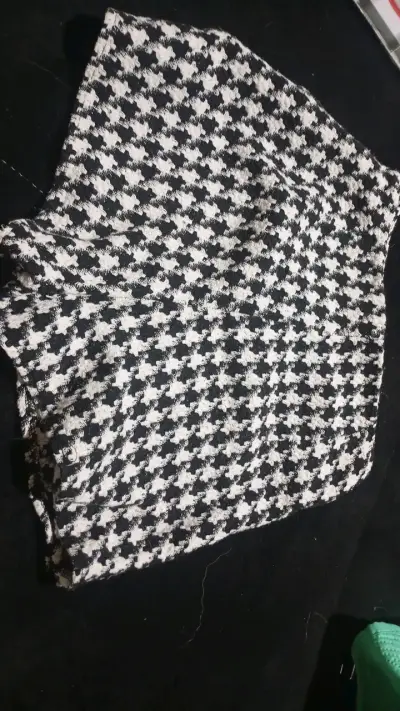Falda corta Shein pata de gallo con botones - miniatura 3