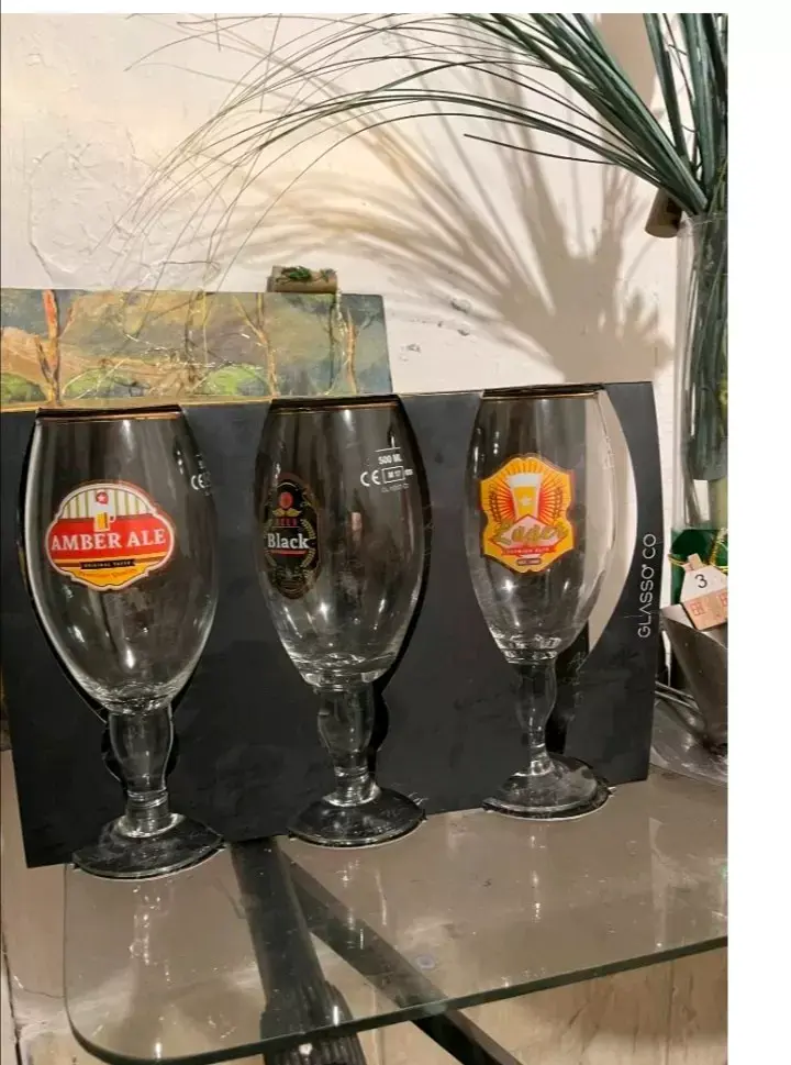 Set de 3 copas de cerveza con logos - 2