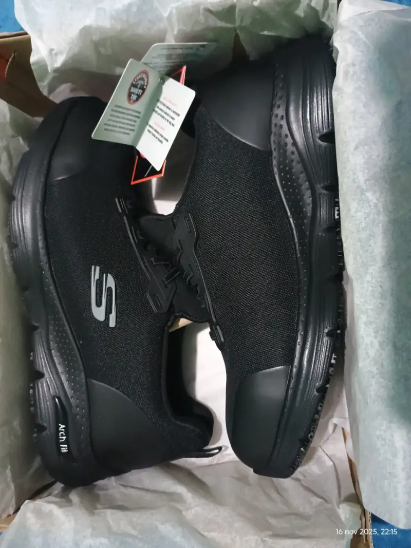 Zapatillas Skechers Arch Fit negras resistentes al deslizamiento - 3