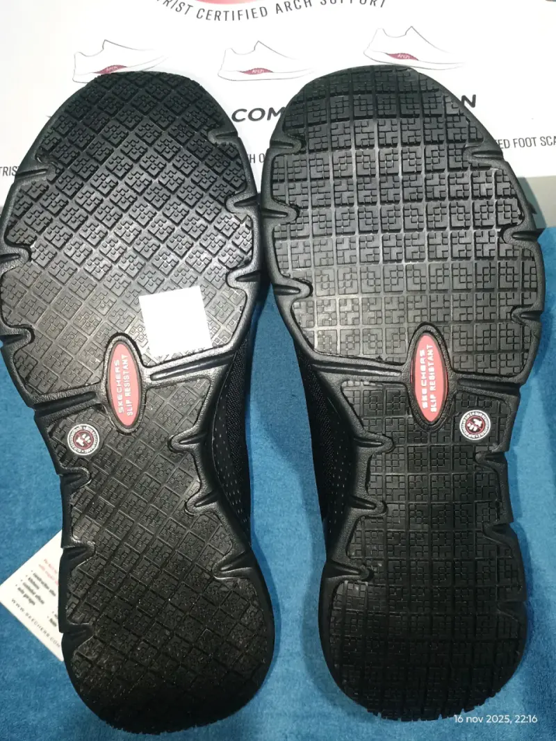 Zapatillas Skechers Arch Fit negras resistentes al deslizamiento - 4