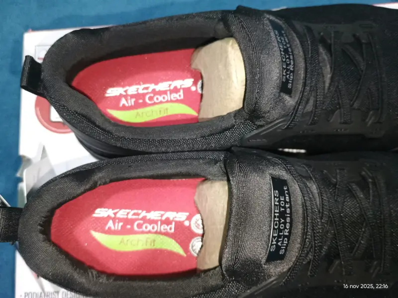 Zapatillas Skechers Arch Fit negras resistentes al deslizamiento - 5