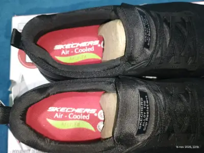 Zapatillas Skechers Arch Fit negras resistentes al deslizamiento - miniatura 5