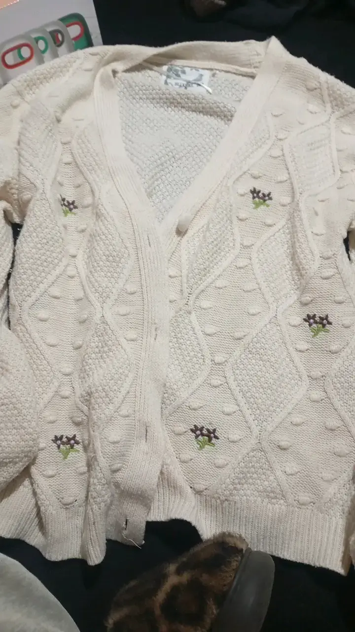 Cardigan de punto beige con bordado floral Blugirl