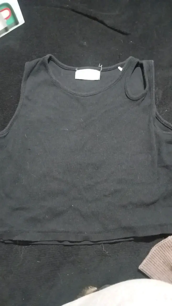 Polera sin mangas negra de algodón