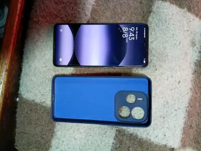 Redmi con funda protectora azul - miniatura 1