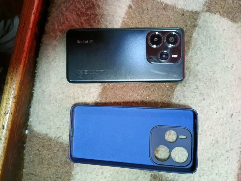 Redmi con funda protectora azul - 2