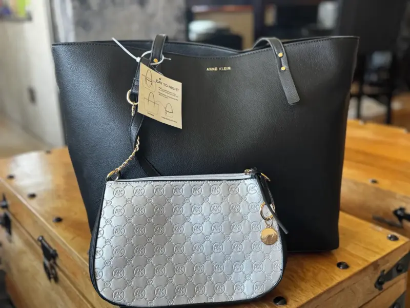 Tote carteras Anne Klein negro y plateado - 1