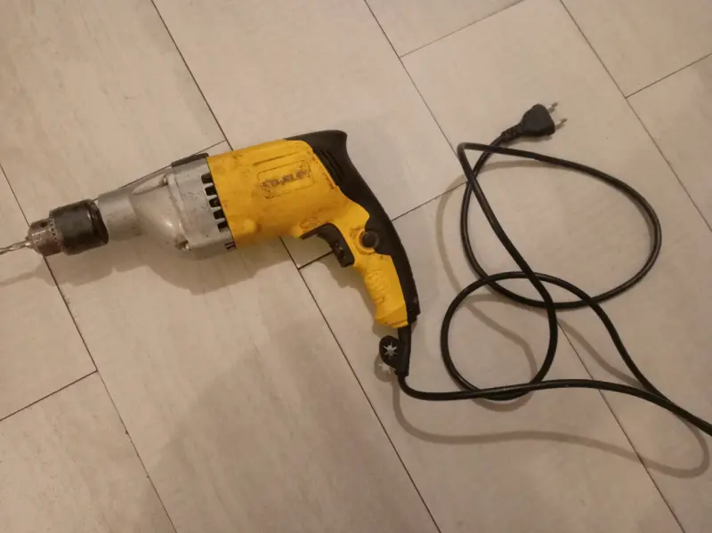Taladro eléctrico Stanley con cable amarillo - 2