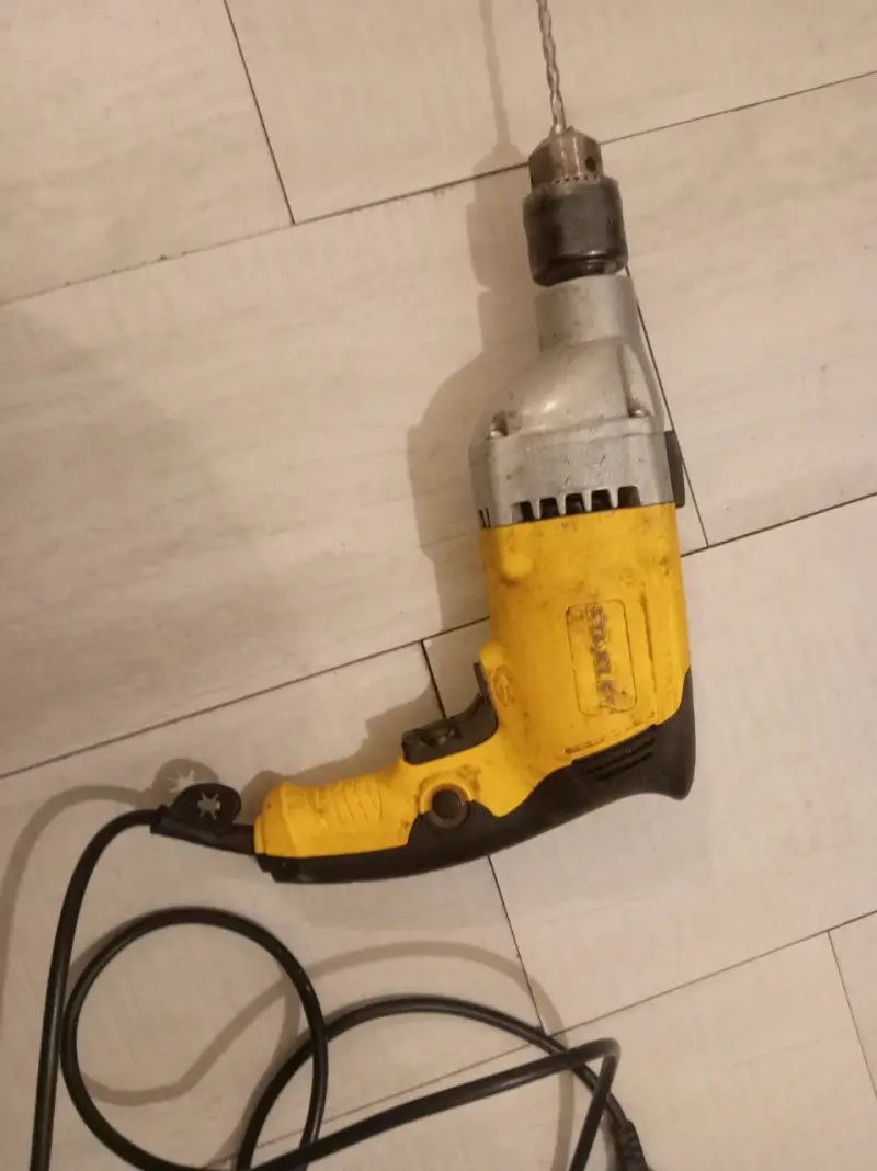 Taladro eléctrico Stanley con cable amarillo - 3