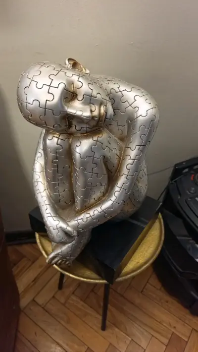 Escultura decorativa de figura humana en plata - miniatura 2