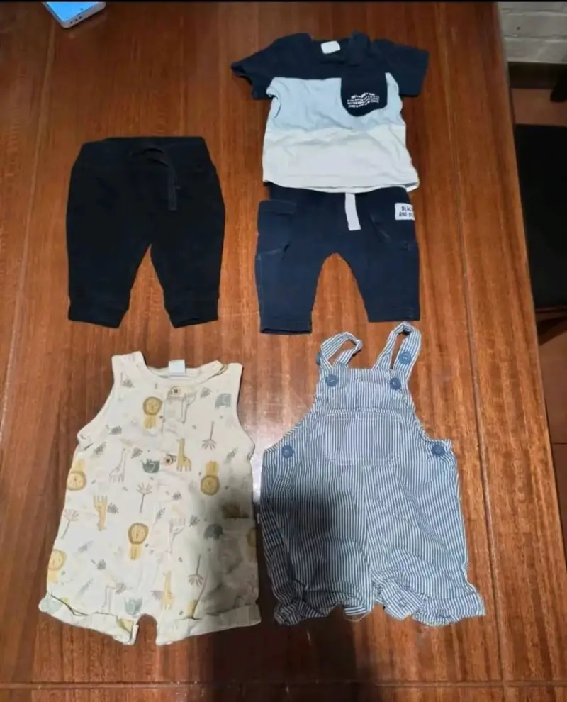 Lote de ropa de bebé variada en buen estado - 4