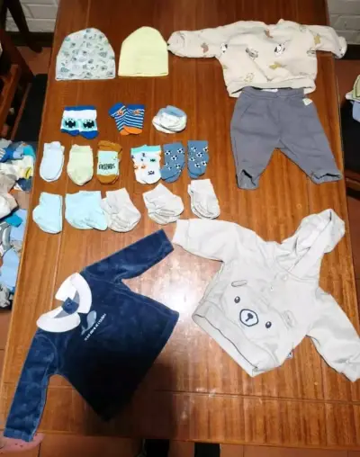 Lote de ropa de bebé variada - miniatura 2