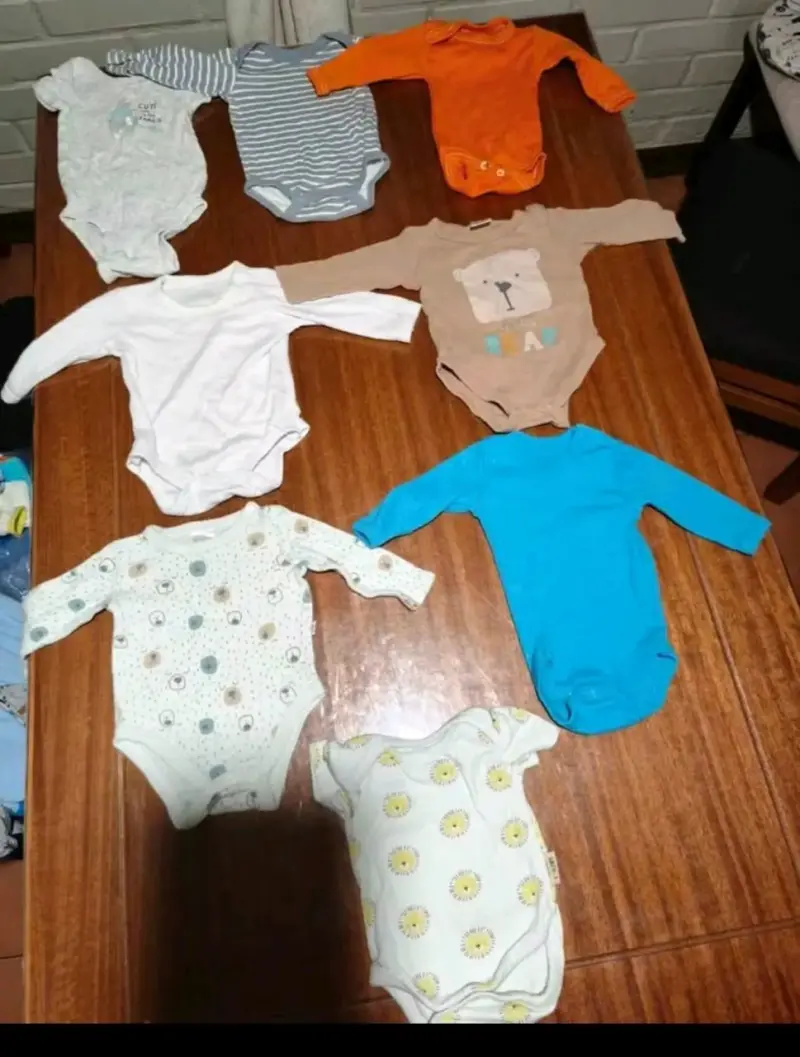 Lote de ropa de bebé variada en buen estado - 3