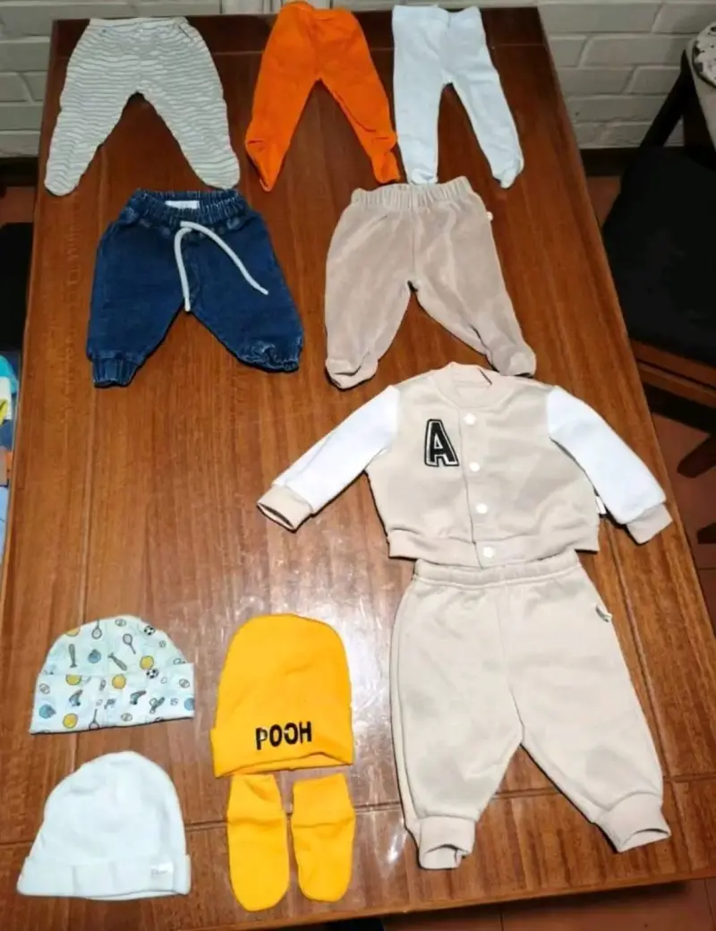 Lote de ropa de bebé variada en buen estado - 5