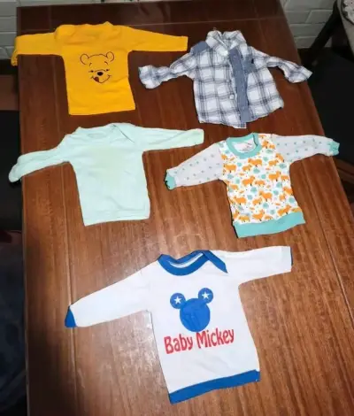 Lote de ropa de bebé variada - miniatura 4