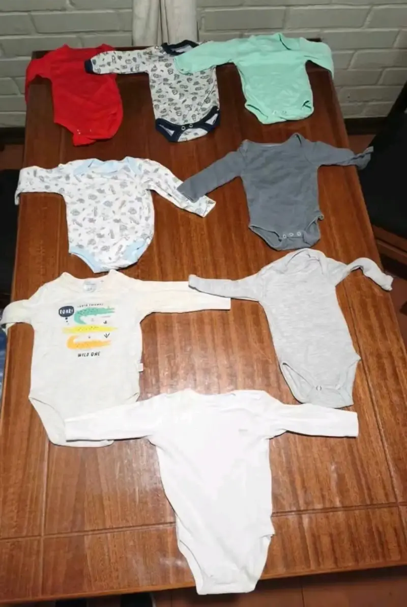 Lote de ropa de bebé variada - 5