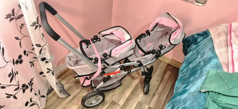 Coche doble de muñecas color rosa y gris - 1