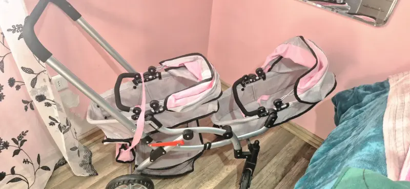 Coche doble de muñecas color rosa y gris - 3