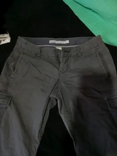 Pantalones cargo Old Navy gris oscuro - miniatura 2