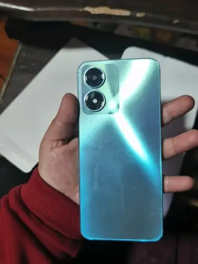 Smartphone con pantalla grande y diseño moderno - miniatura 5