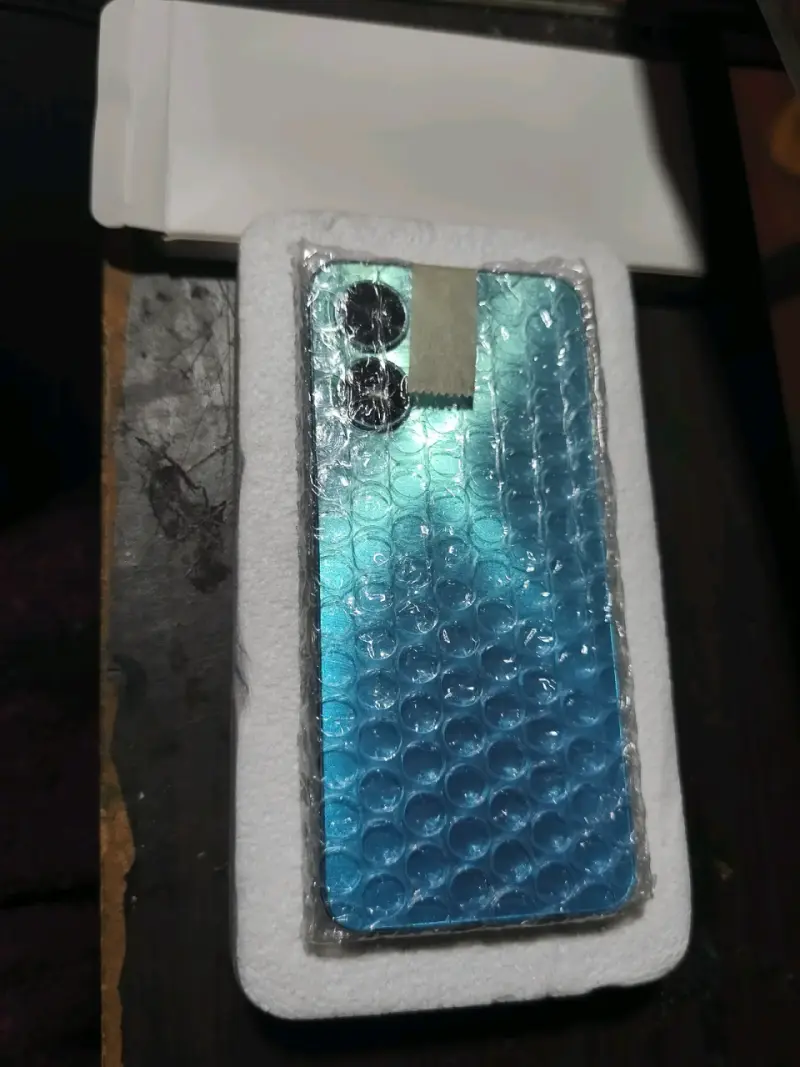 Smartphone con pantalla grande y diseño moderno - 6