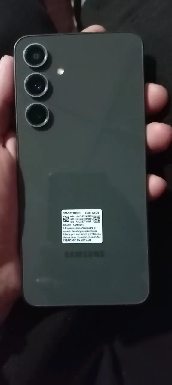 Samsung Galaxy S24 FE Seminuevo Cuidado maniatico - 4