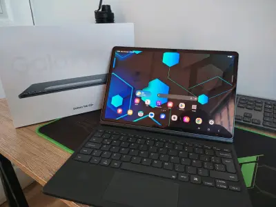 Tablet Samsung Galaxy Tab S10+ con teclado - miniatura 1