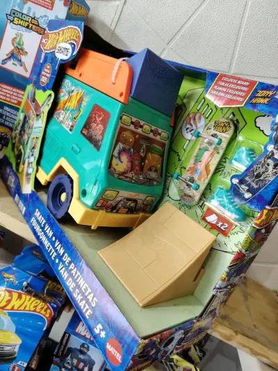 Furgoneta de Skate Hot Wheels Tony Hawk - miniatura 2