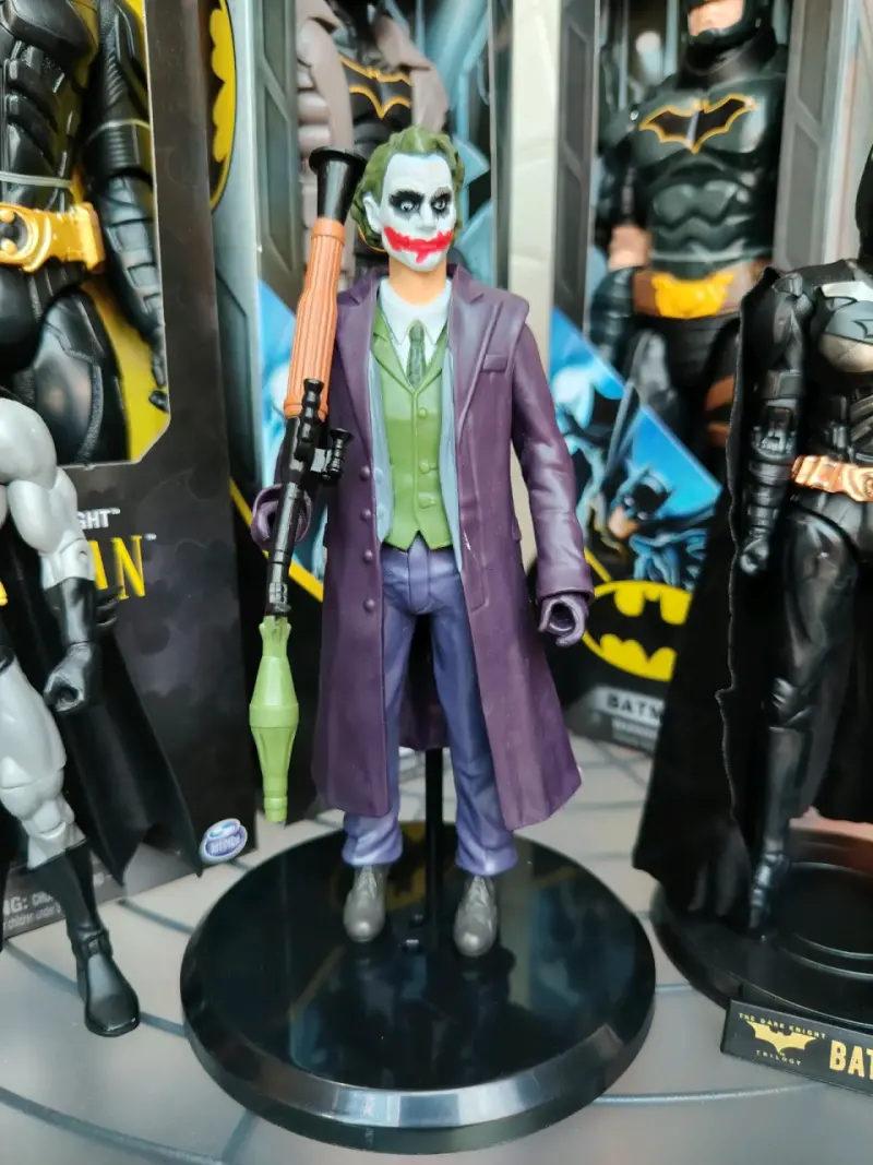 Figuras de acción Batman y Joker con accesorios - 3
