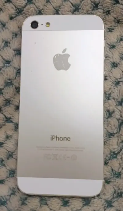 iPhone 5 blanco en buen estado - miniatura 2