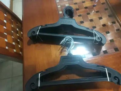 Set de colgadores de ropa Hites negros - miniatura 1