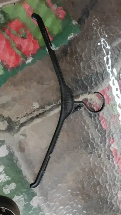 Set de colgadores de ropa Hites negros - miniatura 3