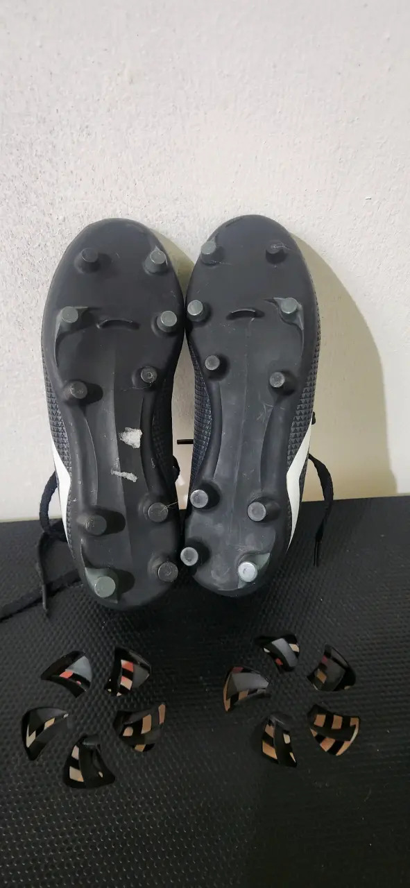 Zapatillas de fútbol negro y blanco para hombre - 3