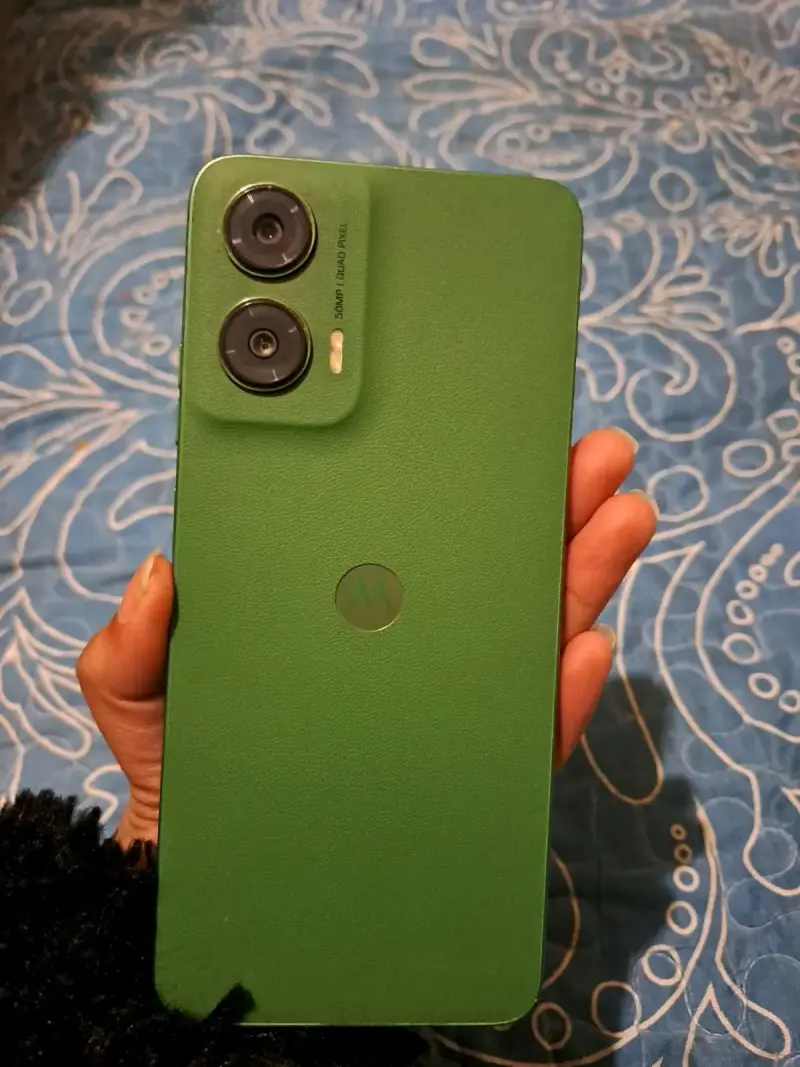 Smartphone Motorola verde con doble cámara - 2
