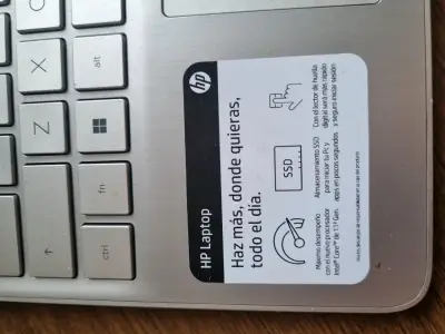 Laptop HP con pantalla grande i3 - miniatura 2